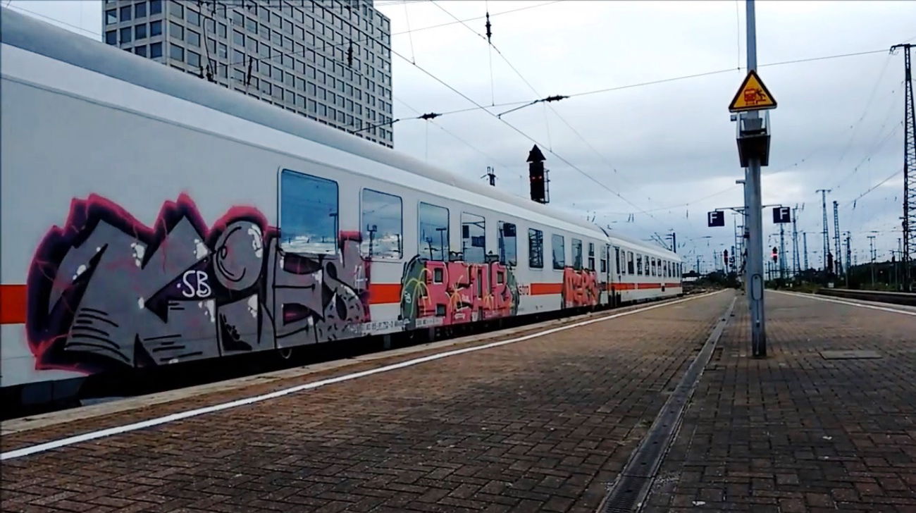 Graffiti Train - Photo by ZUGZWANG (2017)