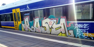 Graffiti Train - Photo by ZUGZWANG - rosy, bremen (2015)