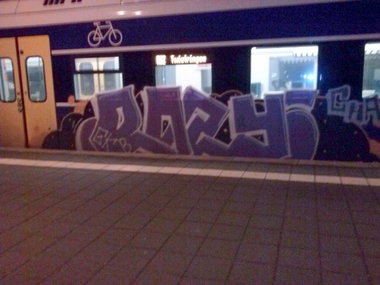 Graffiti Train - Photo by ZUGZWANG - rozy, bremerhaven, 27 (2014)