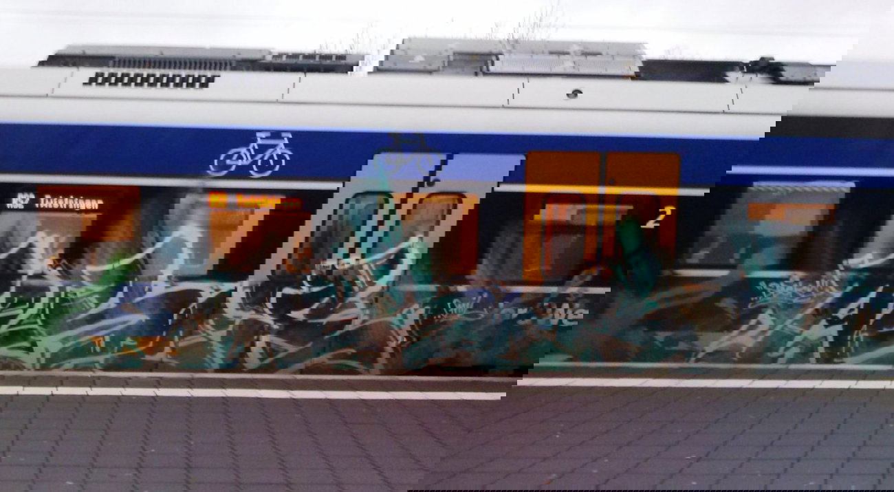 Graffiti Train - Photo by ZUGZWANG - alsoe, bremerhaven, 27 (2014)