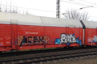 Graffiti Train - Photo by ZUGZWANG