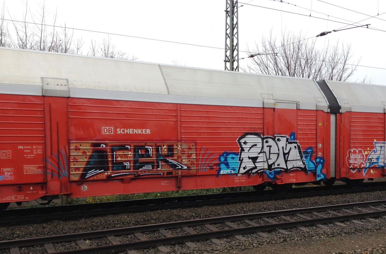Graffiti Train - Photo by ZUGZWANG