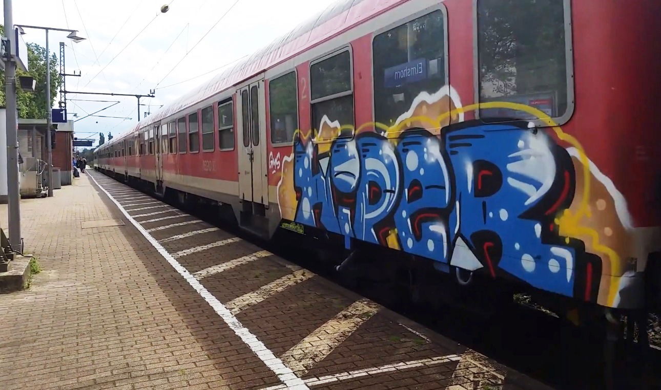 Graffiti Train - Photo by ZUGZWANG - hiper (2017)