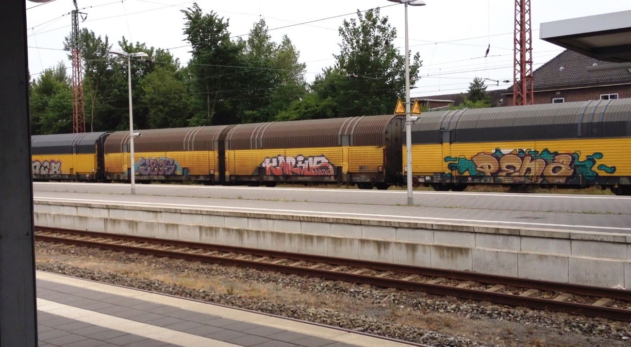 Graffiti Train - Photo by ZUGZWANG