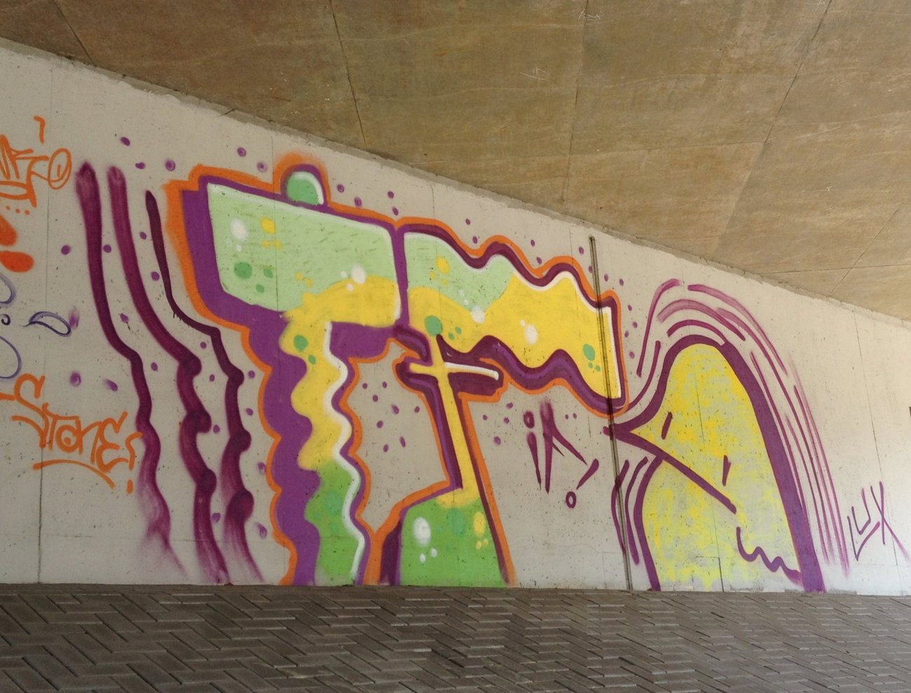 Graffiti Bombing - Photo by ZUGZWANG