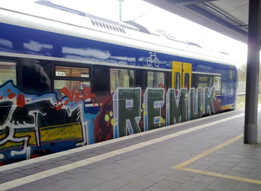 Graffiti Train - Photo by ZUGZWANG - remuk (2016)