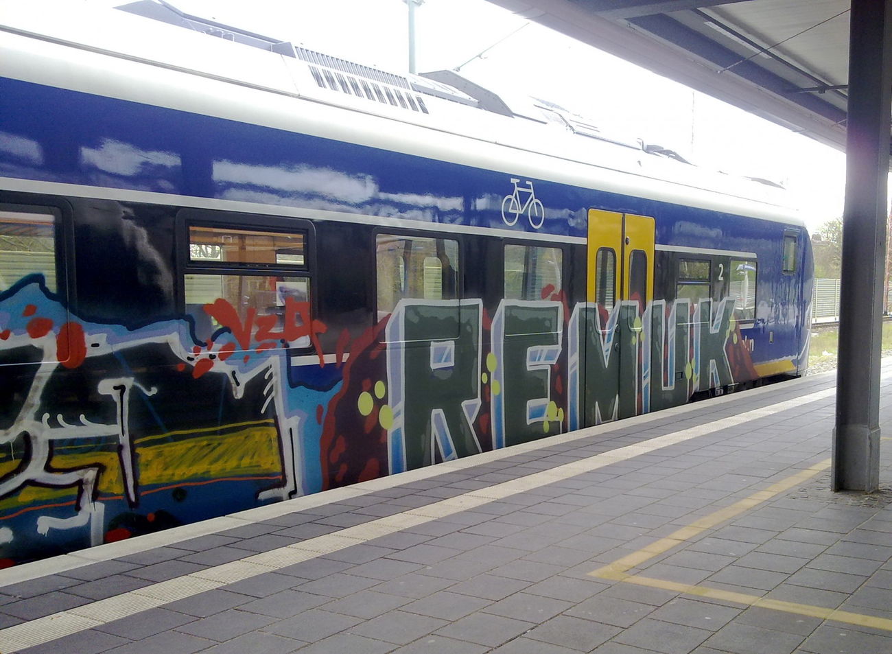 Graffiti Train - Photo by ZUGZWANG - remuk (2016)