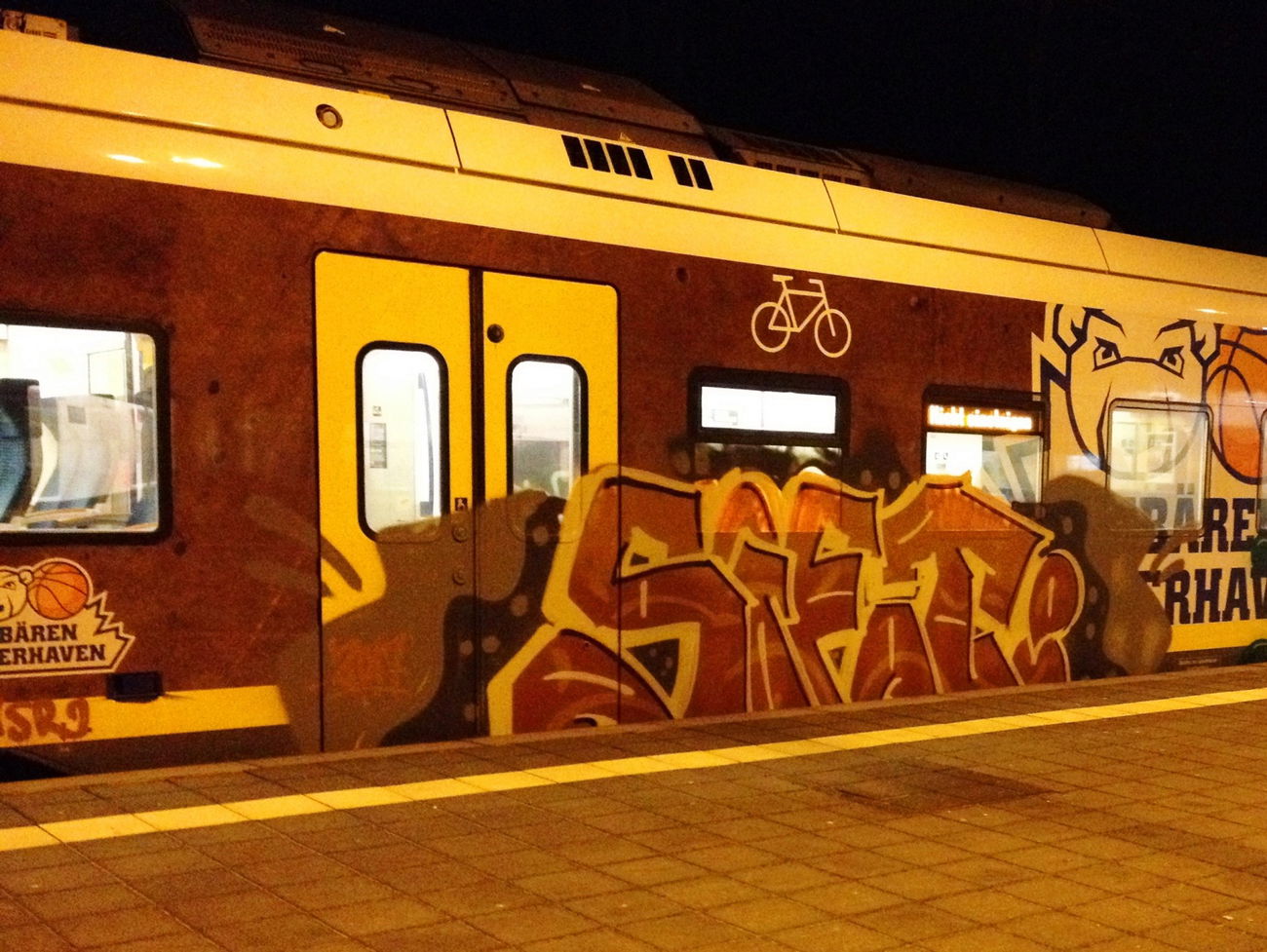 Graffiti Train - Photo by ZUGZWANG - siet (2017)