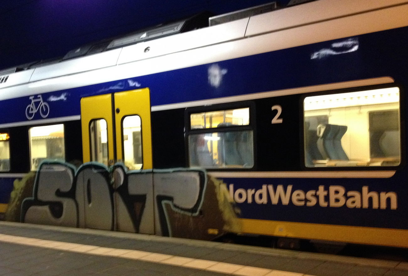Graffiti Train - Photo by ZUGZWANG - soit