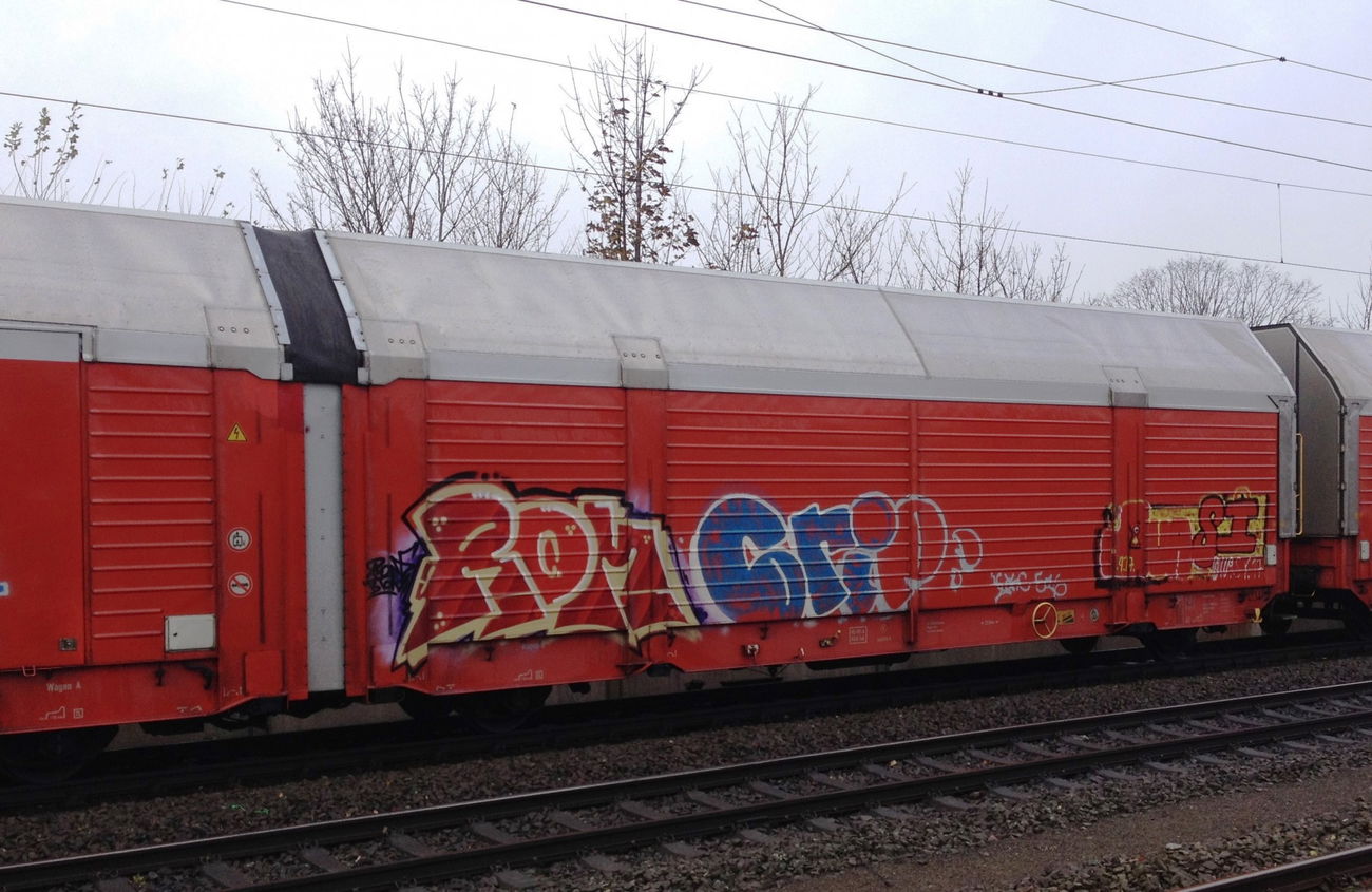 Graffiti Train - Photo by ZUGZWANG