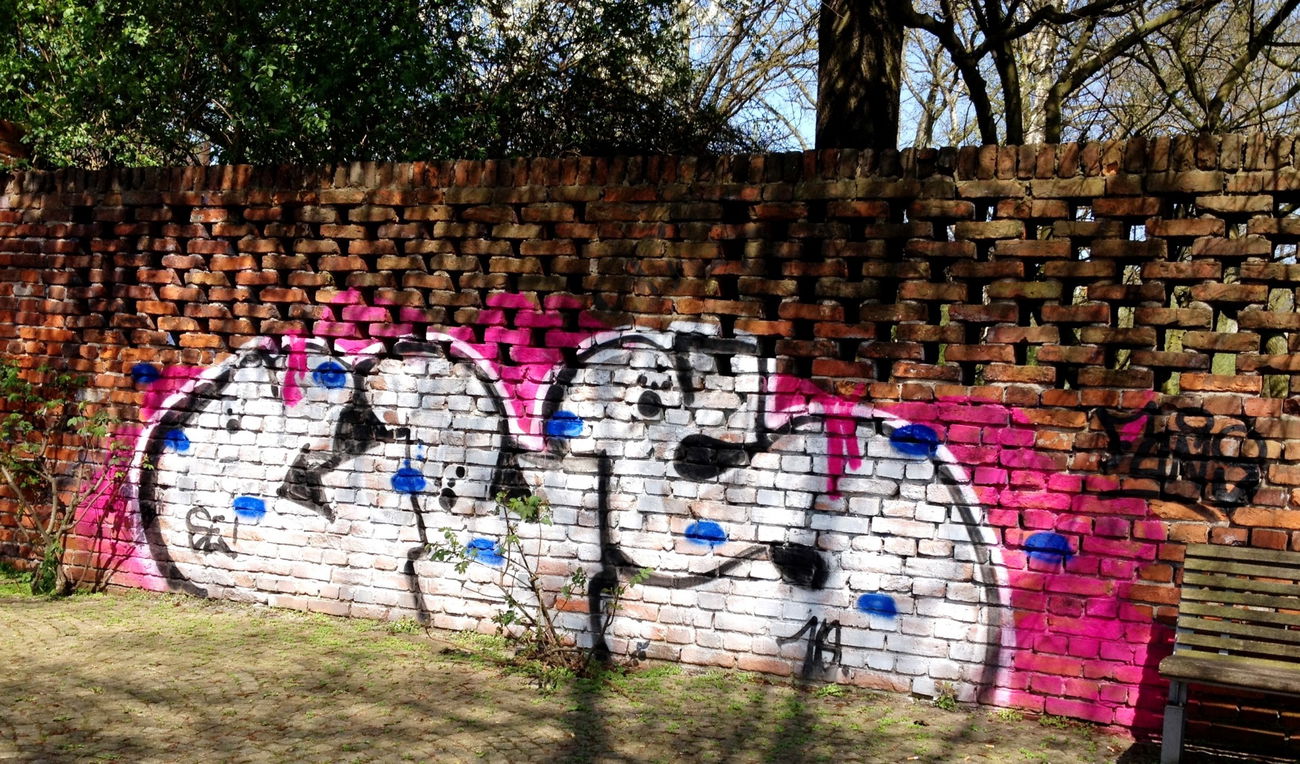 Graffiti Bombing - Photo by ZUGZWANG