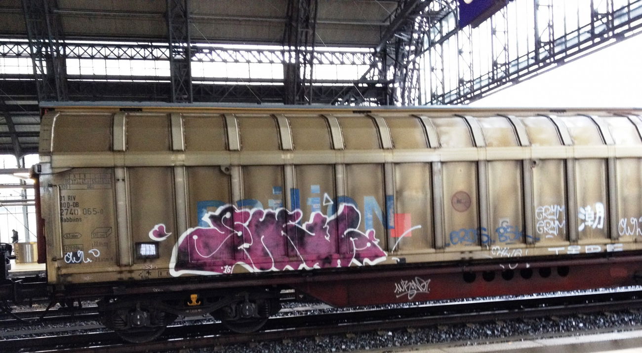 Graffiti Train - Photo by ZUGZWANG