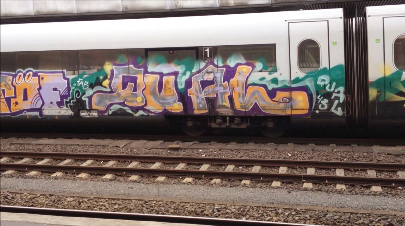 Graffiti Train - Photo by ZUGZWANG (2017)