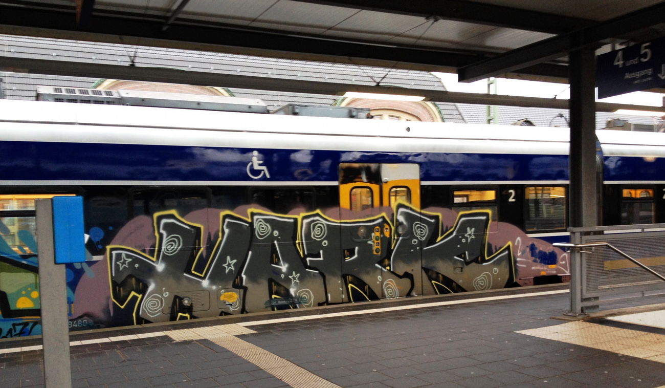 Graffiti Train - Photo by ZUGZWANG - hark