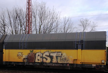 Graffiti Train - Photo by ZUGZWANG - obst