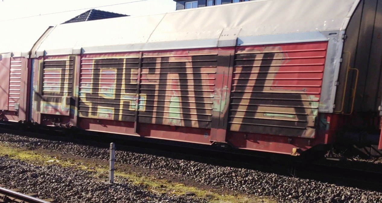 Graffiti Train - Photo by ZUGZWANG