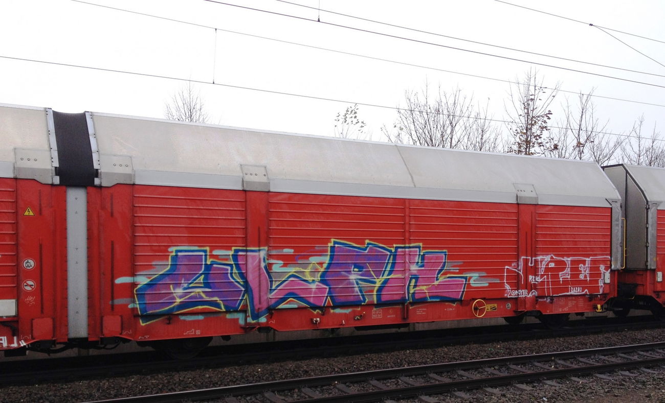 Graffiti Train - Photo by ZUGZWANG