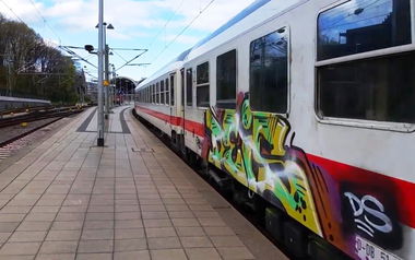 Graffiti Train - Photo by ZUGZWANG