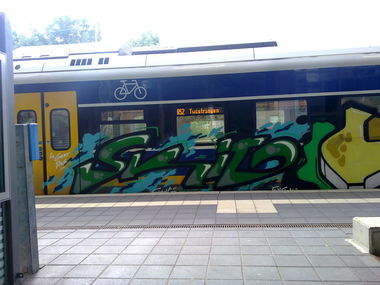 Graffiti Train - Photo by ZUGZWANG - skid (2016)