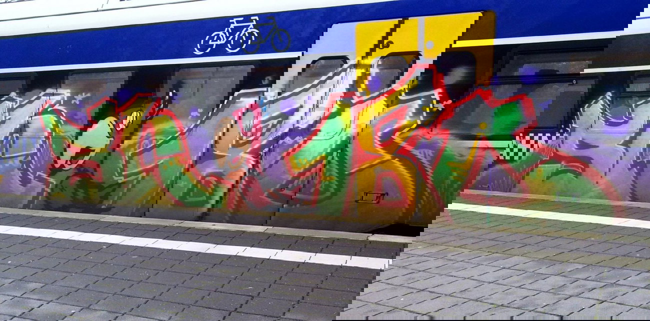 Graffiti Train - Photo by ZUGZWANG - sn, 180, bremerhaven (2014)