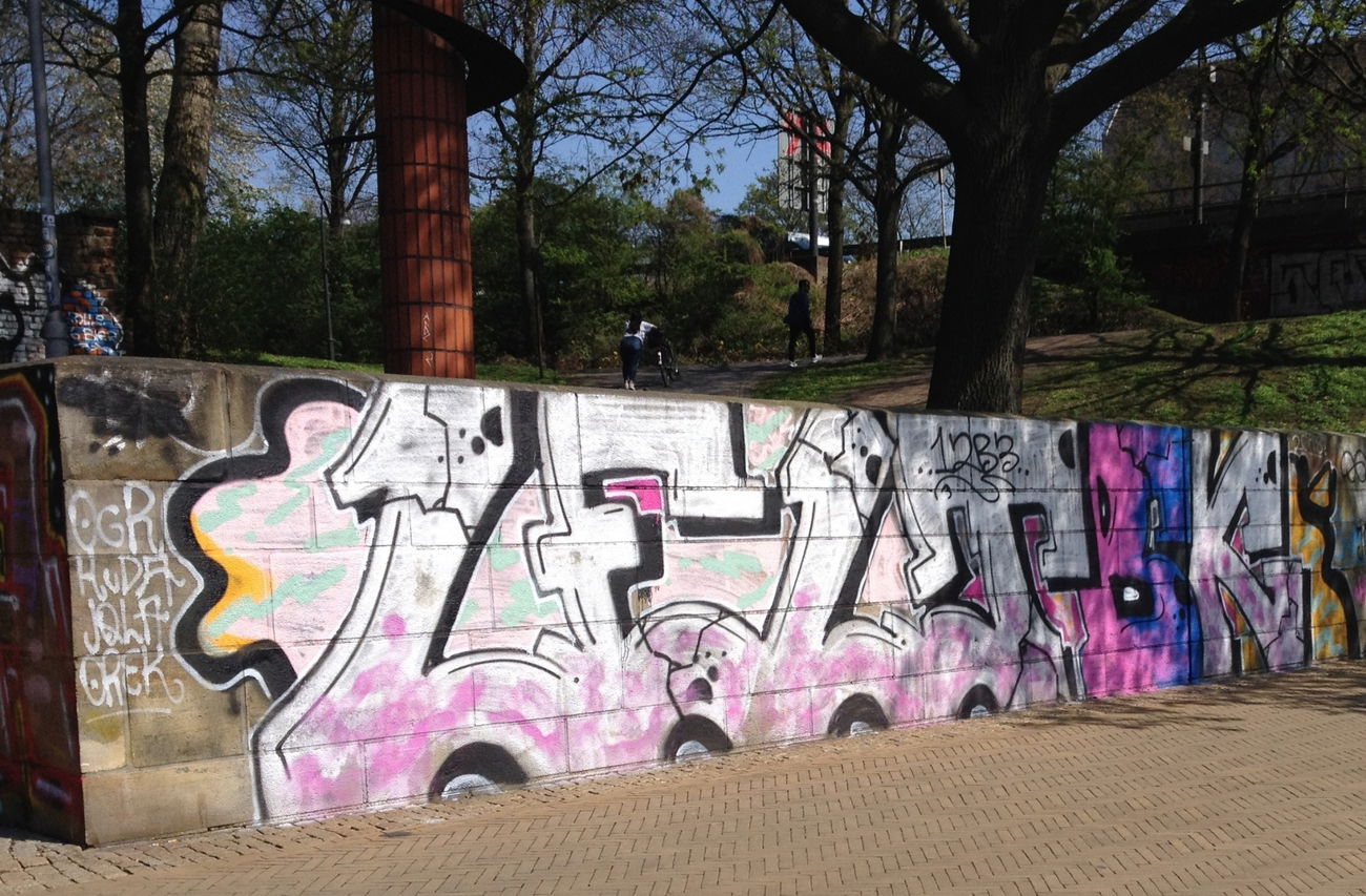 Graffiti Bombing - Photo by ZUGZWANG