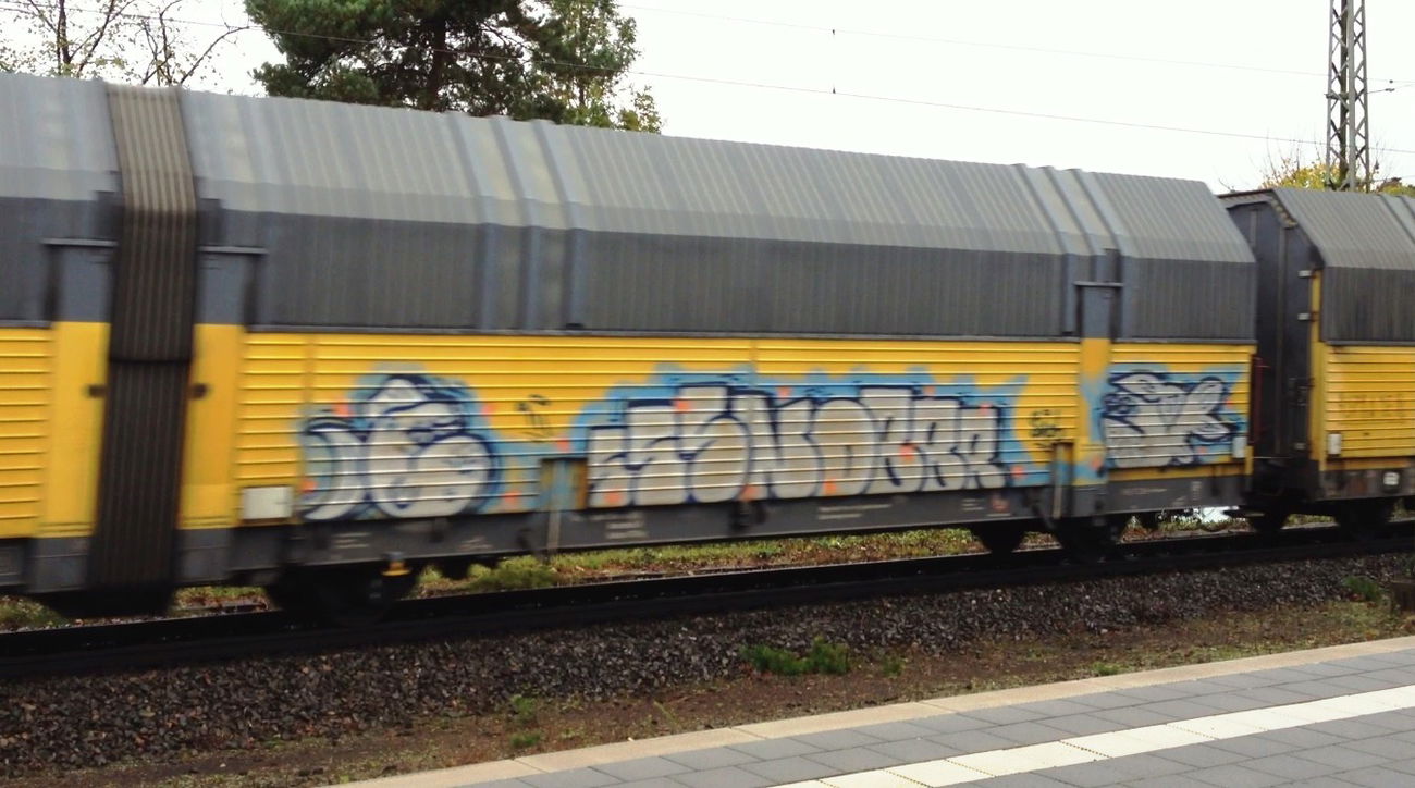 Graffiti Train - Photo by ZUGZWANG