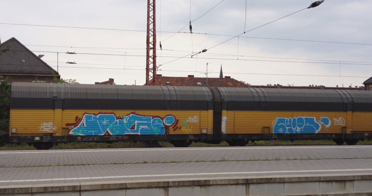 Graffiti Train - Photo by ZUGZWANG