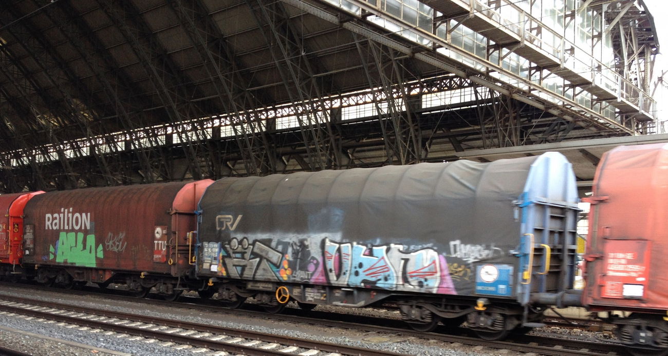 Graffiti Train - Photo by ZUGZWANG