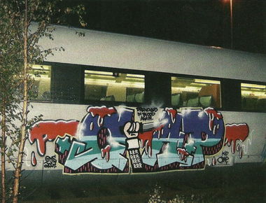 Graffiti Train - Photo by ZUGZWANG - crap