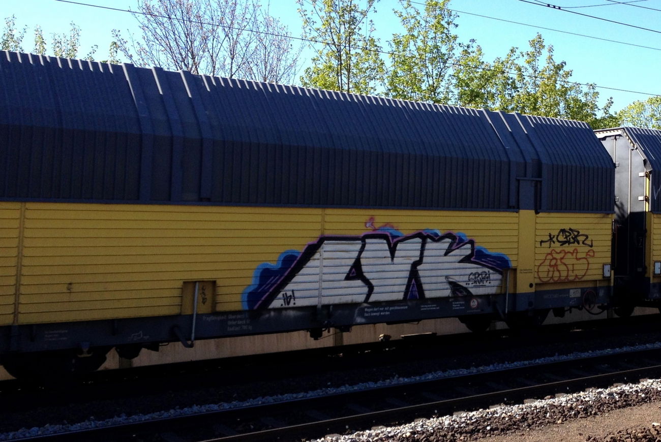 Graffiti Train - Photo by ZUGZWANG - lyk