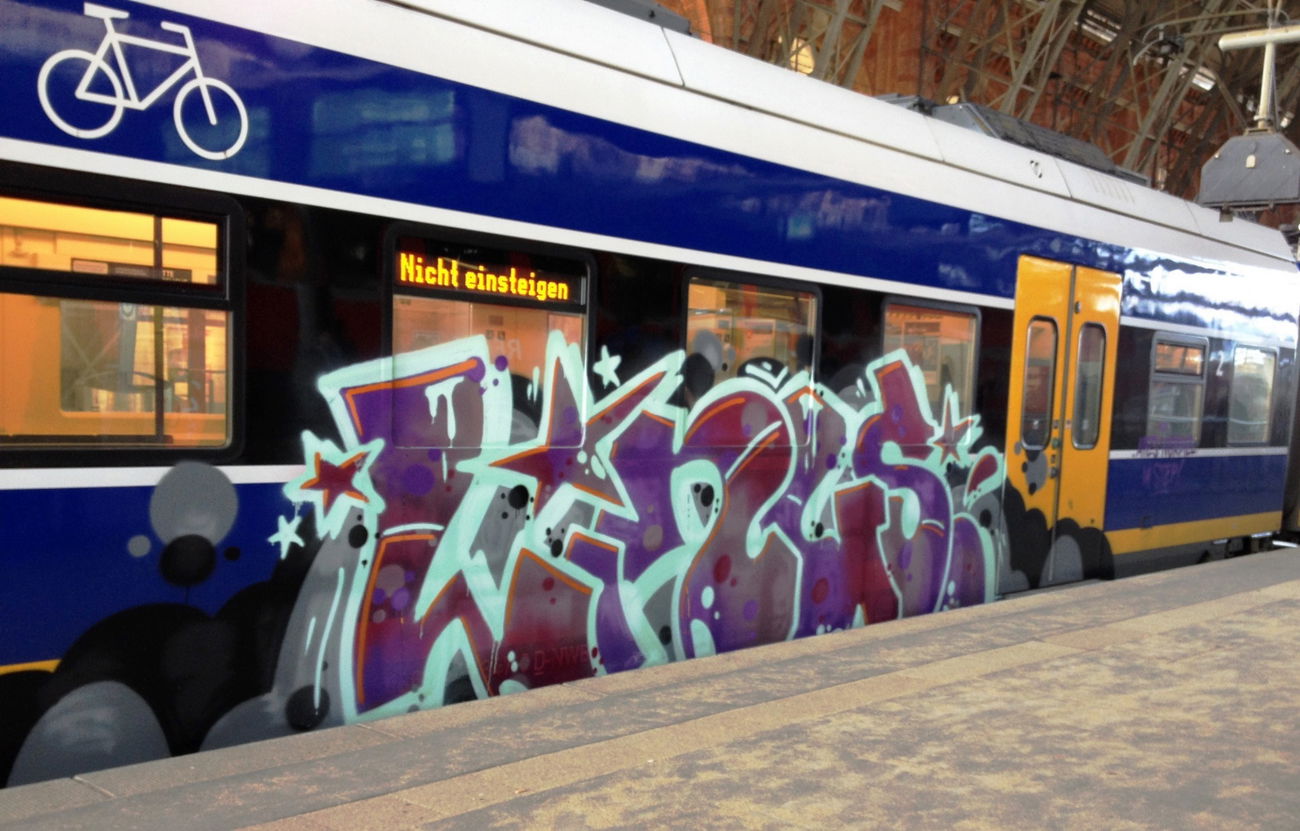 Graffiti Train - Photo by ZUGZWANG - lynus (2018)