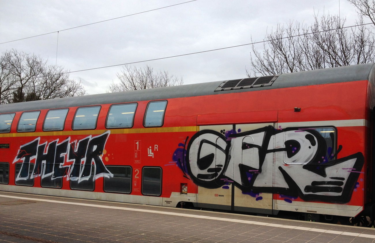 Graffiti Train - Photo by ZUGZWANG - theyr, gfr (2018)