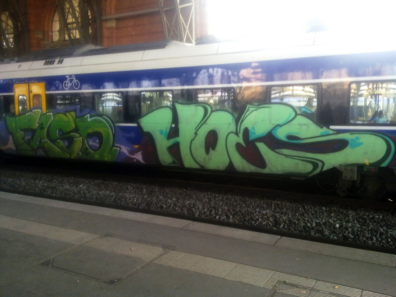 Graffiti Train - Photo by ZUGZWANG - faso, hoes, bremen (2016)