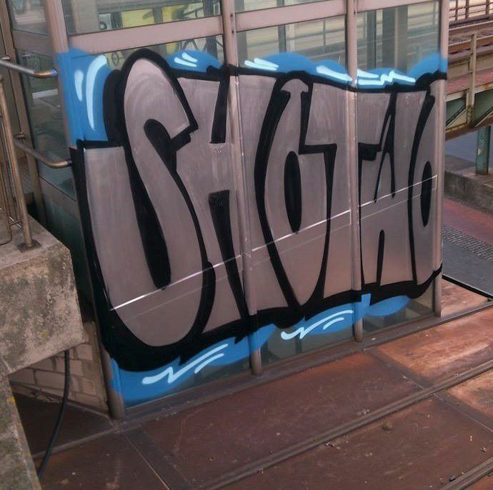 Graffiti Bombing - Photo by ZUGZWANG - shotwo