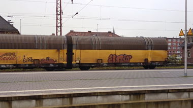 Graffiti Train - Photo by ZUGZWANG - elmo