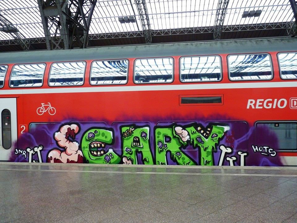 Graffiti Train - Photo by ZUGZWANG - scary