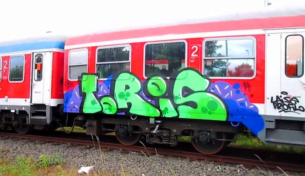Graffiti Train - Photo by ZUGZWANG