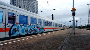 Graffiti Train - Photo by ZUGZWANG (2017)