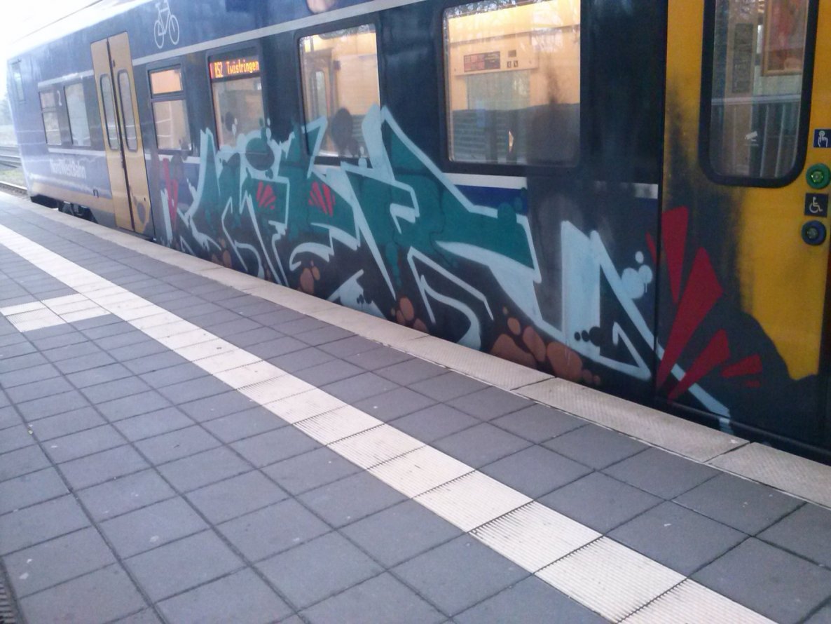 Graffiti Train - Photo by ZUGZWANG - bremen, bremerhaven, 27 (2014)