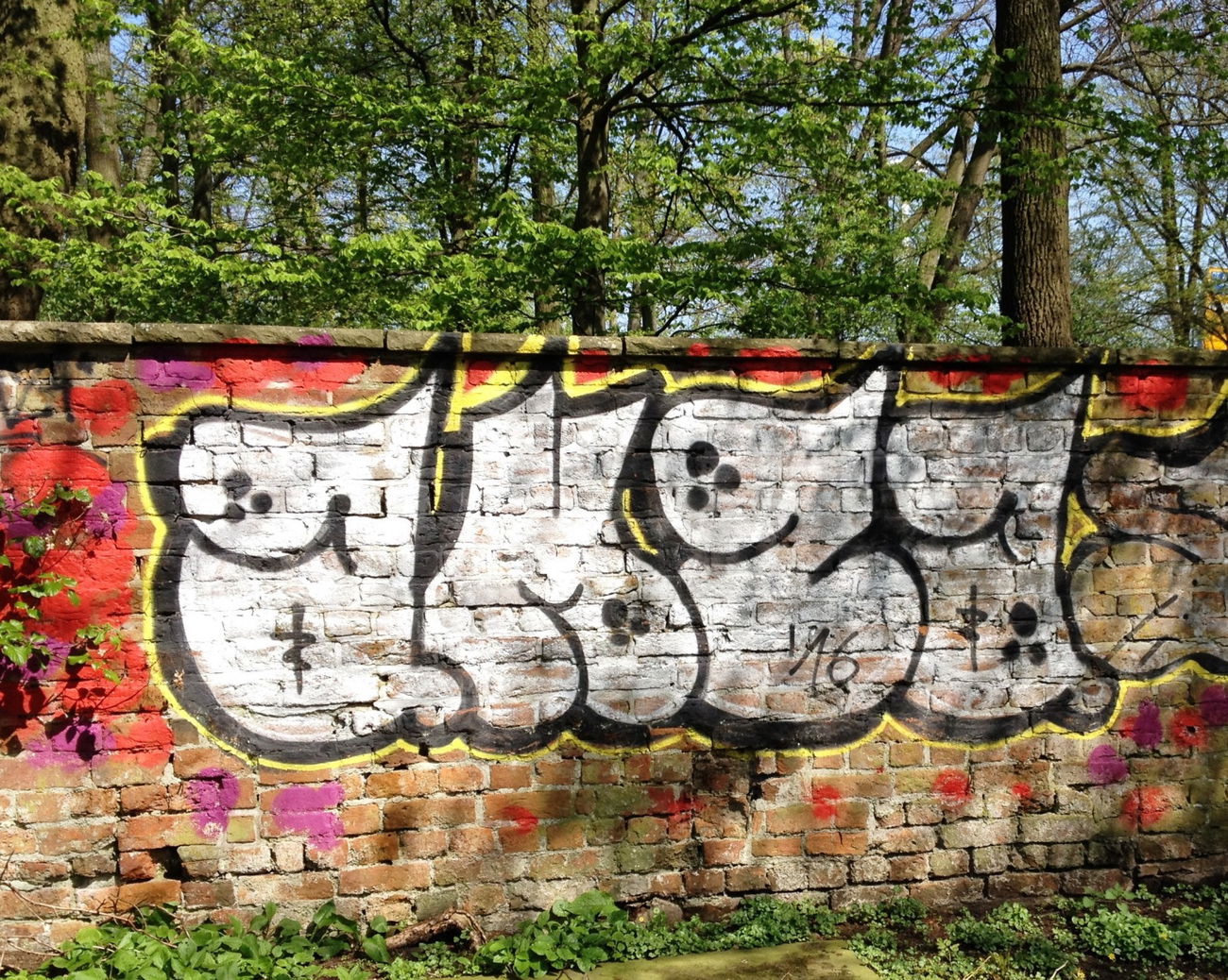 Graffiti Bombing - Photo by ZUGZWANG