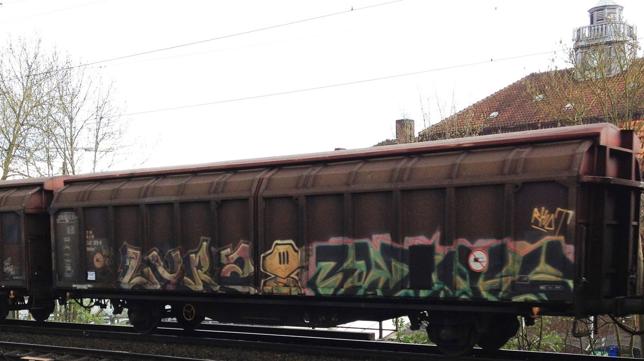 Graffiti Train - Photo by ZUGZWANG