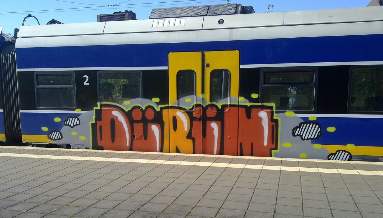 Graffiti Train - Photo by ZUGZWANG - dürüm (2015)