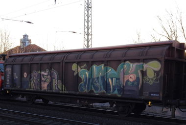 Graffiti Train - Photo by ZUGZWANG