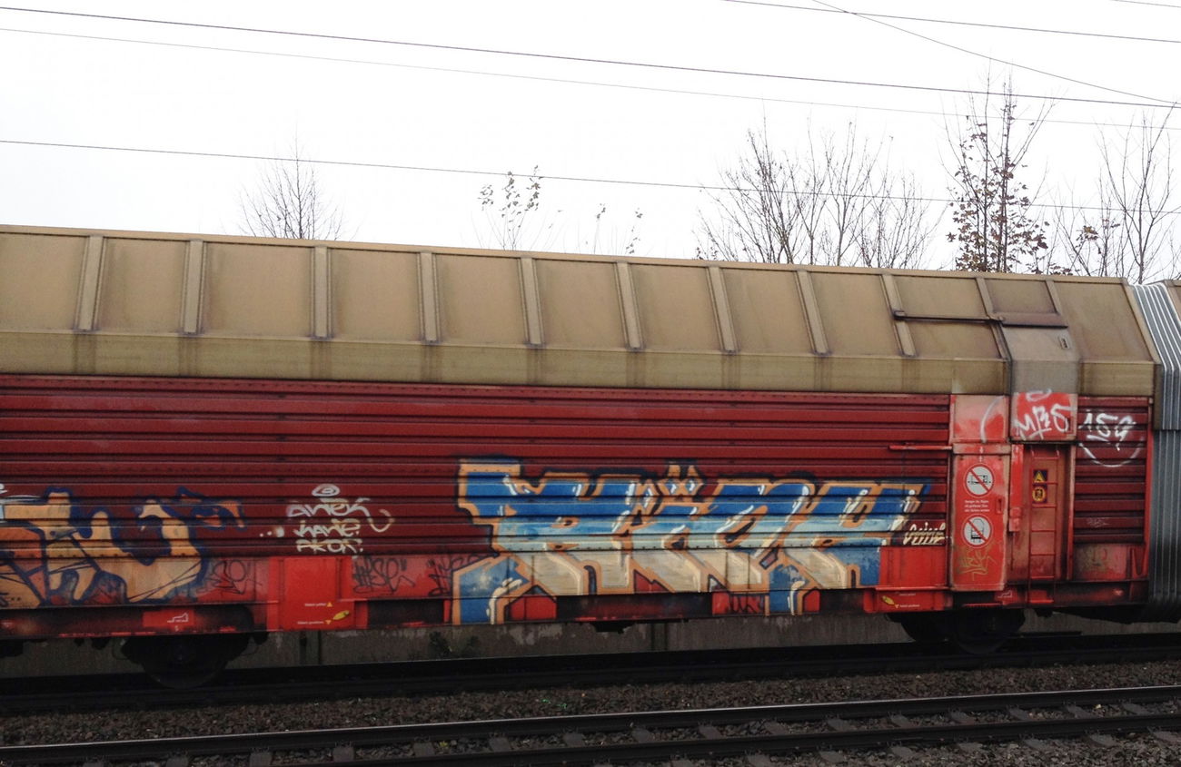 Graffiti Train - Photo by ZUGZWANG