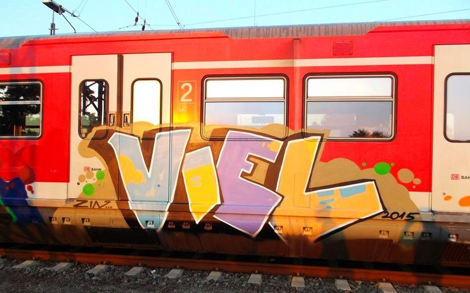 Graffiti Train - Photo by ZUGZWANG - viel, bremen (2015)