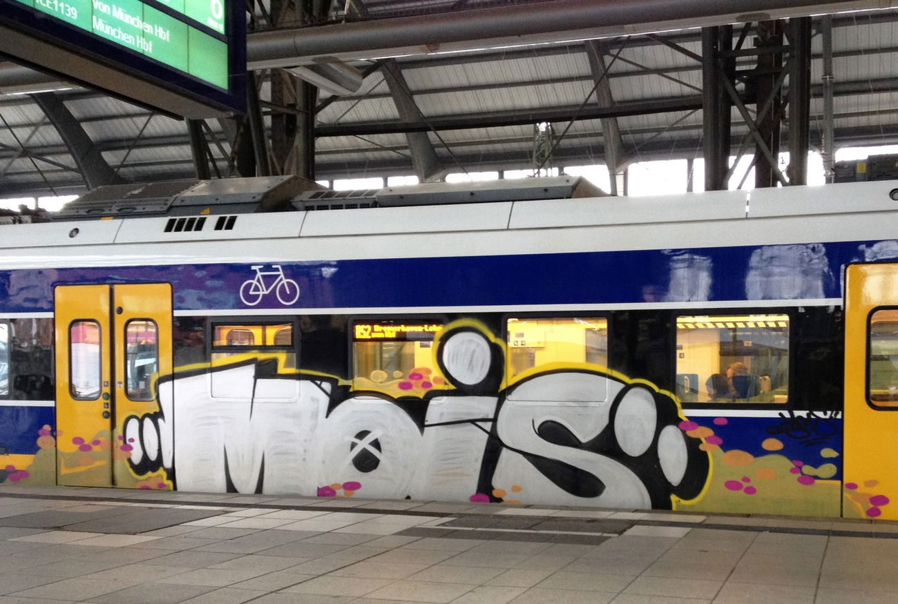 Graffiti Train - Photo by ZUGZWANG - mois (2017)
