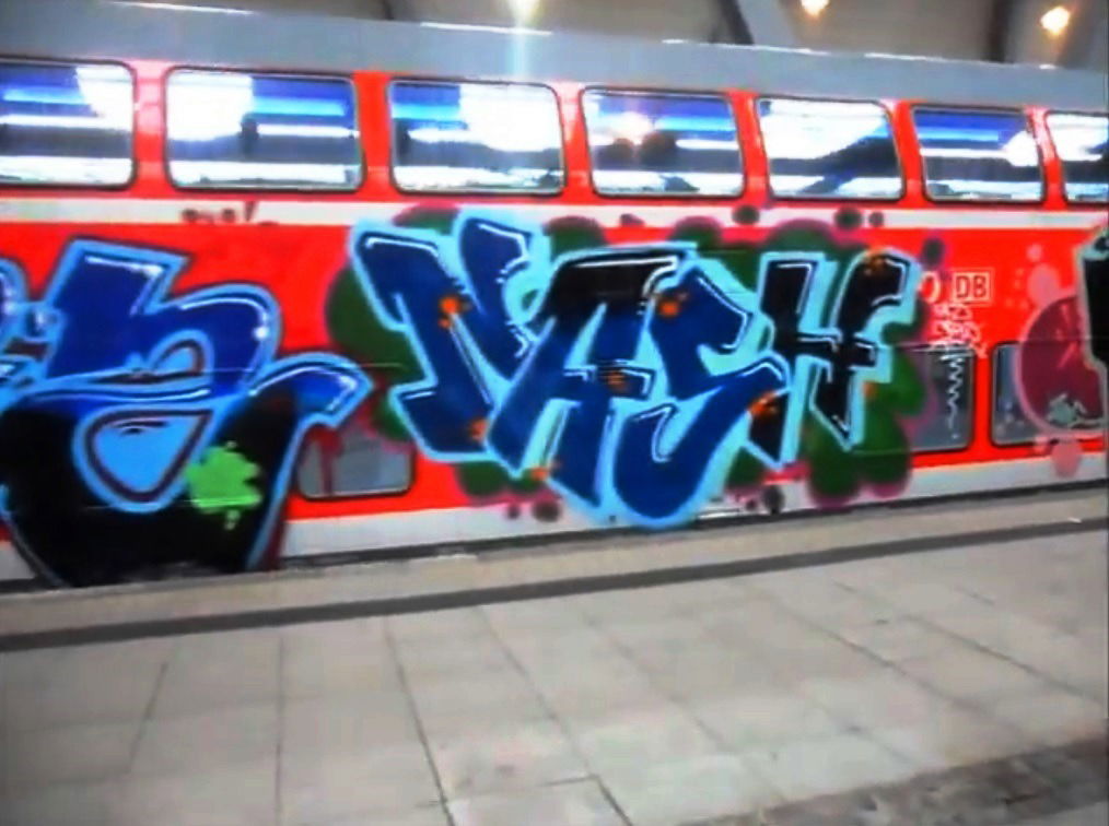 Graffiti Train - Photo by ZUGZWANG - nash
