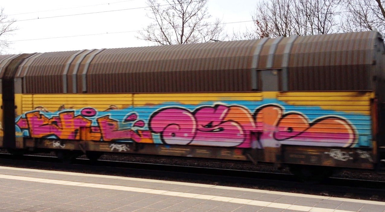 Graffiti Train - Photo by ZUGZWANG