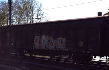 Graffiti Train - Photo by ZUGZWANG