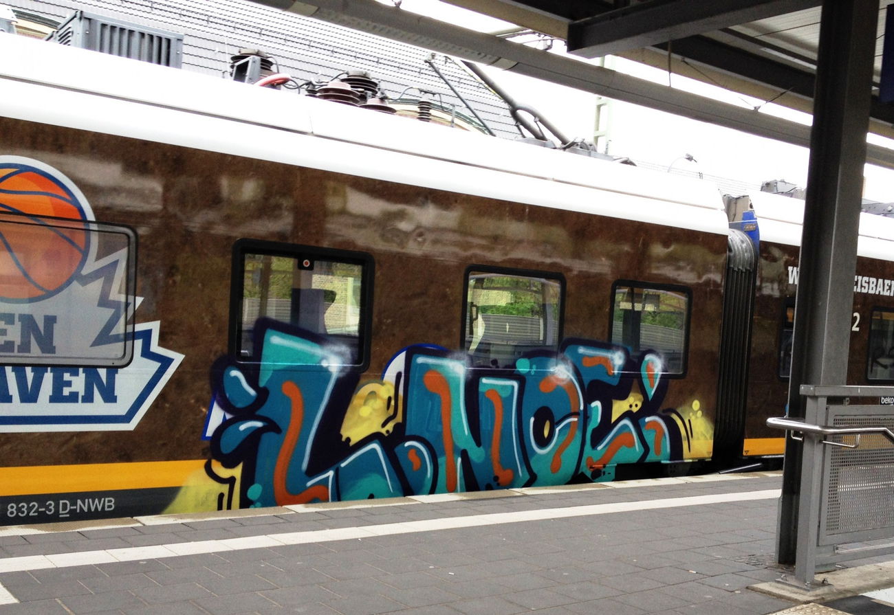 Graffiti Train - Photo by ZUGZWANG - lynoe